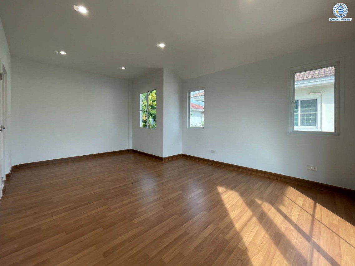 บ้านมือสองตกแต่งใหม่ คุณภาพระดับ L&H โครงการ ชลลดา วัดลาดปลาดุก บนเนื้อที่ 52.5 ตร.ว. ฟังก์ชัน 3 ห้องนอน 2 ห้องน้ำ 2 ที่จอดรถ บนทำเลศักยภาพ เพียง 15 นาทีถึง เซ็นทรัลเวสท์เกต ใกล้รถไฟฟ้าสายสีม่วง "สถานีคลองบางไผ่"